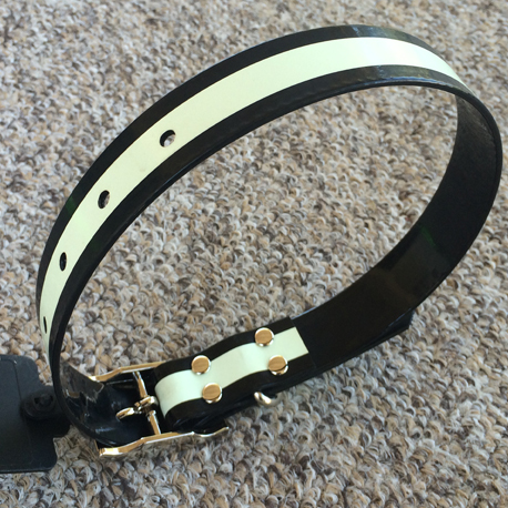 Polyurethane coated nylon dog collars glowing for police dogs